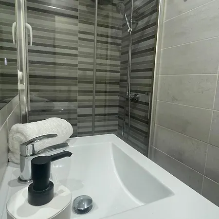 Apartamento Tranquilo, Claridad, Ascensor, Centro De Bilbao