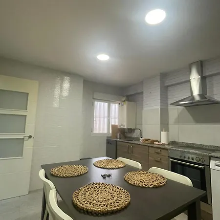 Apartamento Tranquilo, Claridad, Ascensor, Centro De *