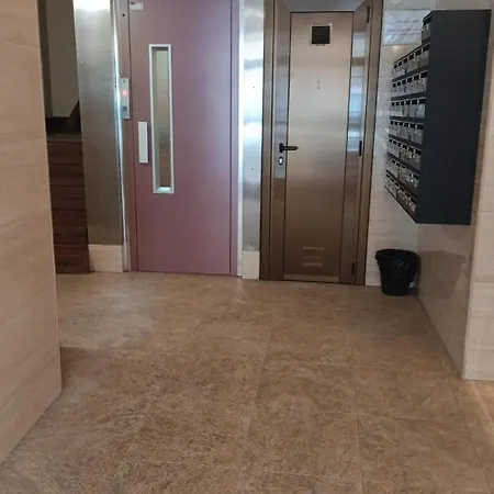 Apartamento Tranquilo, Claridad, Ascensor, Centro De Bilbao